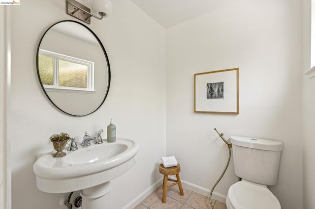6680 Saroni Dr, Oakland, CA 94611