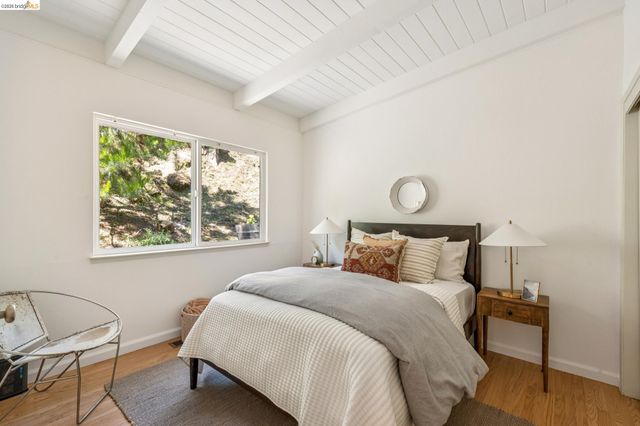 6680 Saroni Dr, Oakland, CA 94611