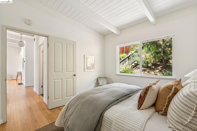 6680 Saroni Dr, Oakland, CA 94611