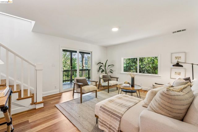 6680 Saroni Dr, Oakland, CA 94611