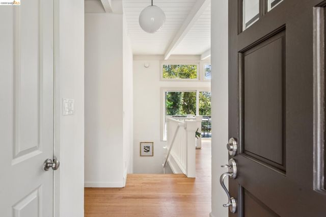 6680 Saroni Dr, Oakland, CA 94611