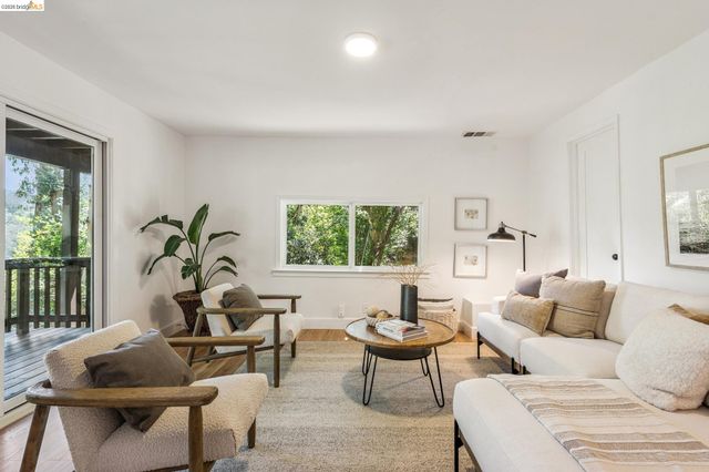 6680 Saroni Dr, Oakland, CA 94611