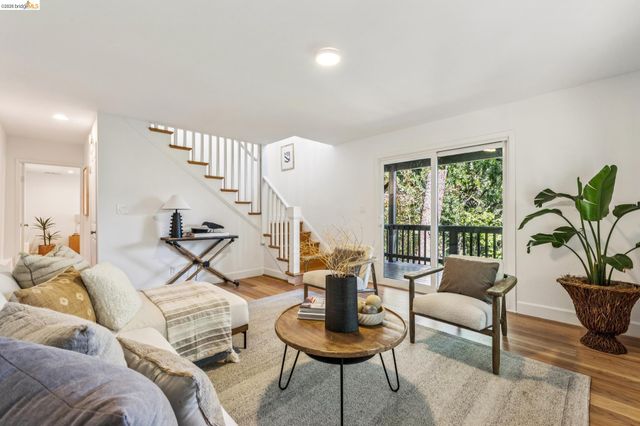 6680 Saroni Dr, Oakland, CA 94611