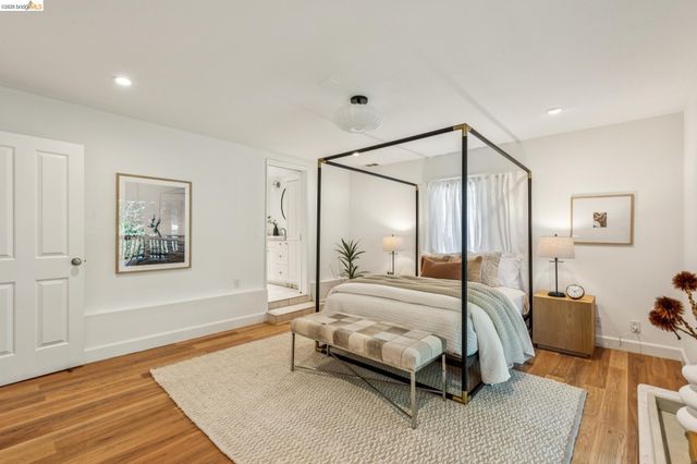 6680 Saroni Dr, Oakland, CA 94611
