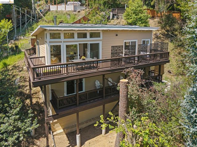 6680 Saroni Dr, Oakland, CA 94611