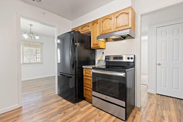 5200 Whittier Dr, Sacramento, CA 95820