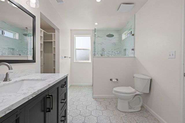 5200 Whittier Dr, Sacramento, CA 95820