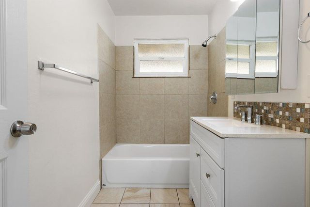 5200 Whittier Dr, Sacramento, CA 95820