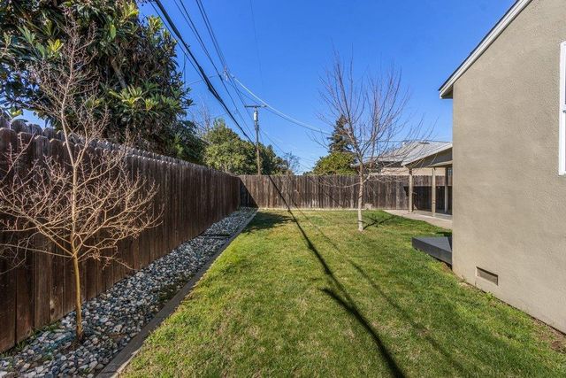 5200 Whittier Dr, Sacramento, CA 95820