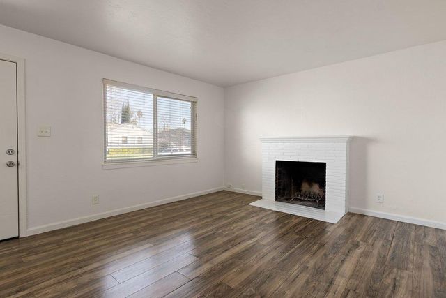 5200 Whittier Dr, Sacramento, CA 95820