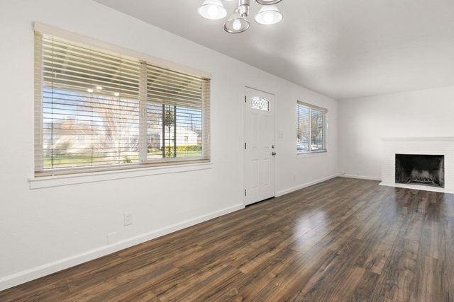 5200 Whittier Dr, Sacramento, CA 95820