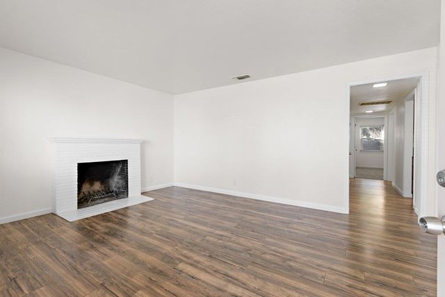 5200 Whittier Dr, Sacramento, CA 95820