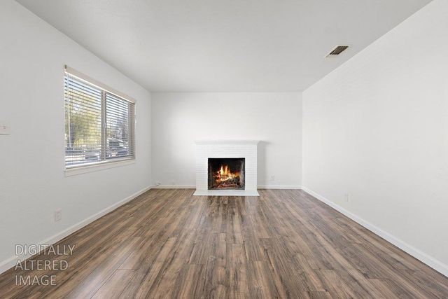 5200 Whittier Dr, Sacramento, CA 95820