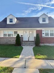 92 S Fulton Street, Westbury, NY 11590