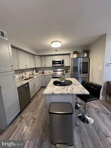 44 MEADOWRUE LN, Sicklerville, NJ 08081