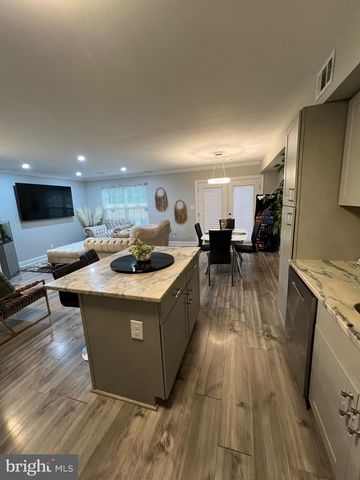 44 MEADOWRUE LN, Sicklerville, NJ 08081