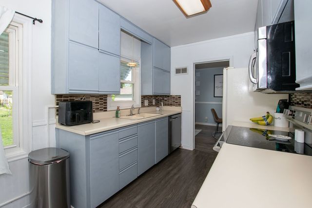 2102 55th Street, Des Moines, IA 50310