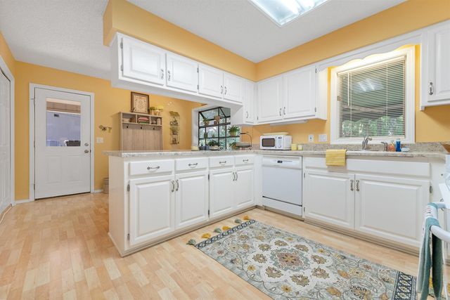 2 Charnela Lane, Hot Springs Village, AR 71909