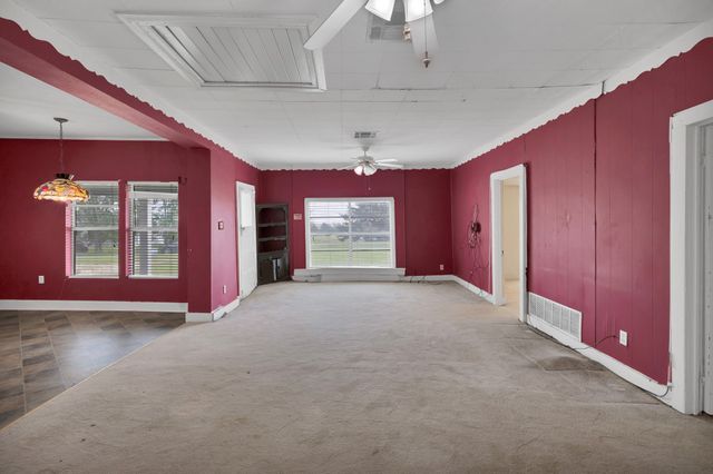 1402 SW County Road 1030 Road, Corsicana, TX 75110