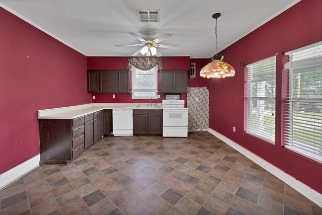 1402 SW County Road 1030 Road, Corsicana, TX 75110