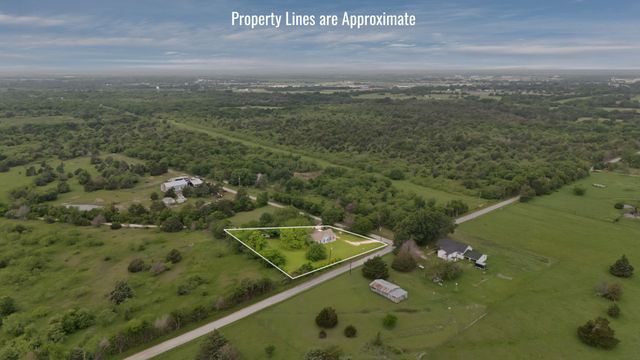 1402 SW County Road 1030 Road, Corsicana, TX 75110