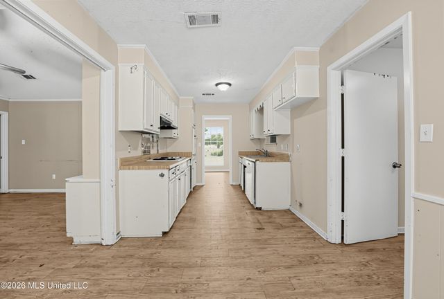 104 Roanwood Court, Clinton, MS 39056