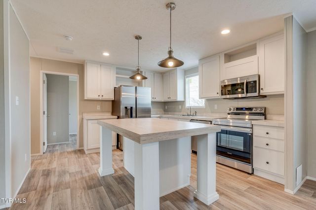 192 Meadow View Road, Rogersville, TN 37857