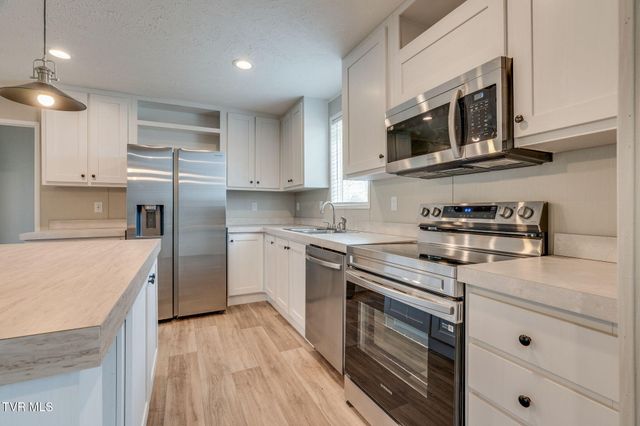 192 Meadow View Road, Rogersville, TN 37857