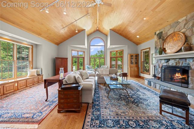 905 Spring Drive, Northville Township, MI 48167