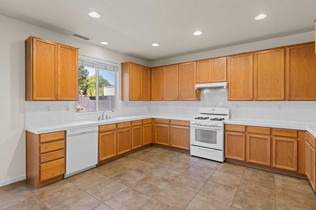 694 Devonshire Ln, Lincoln, CA 95648