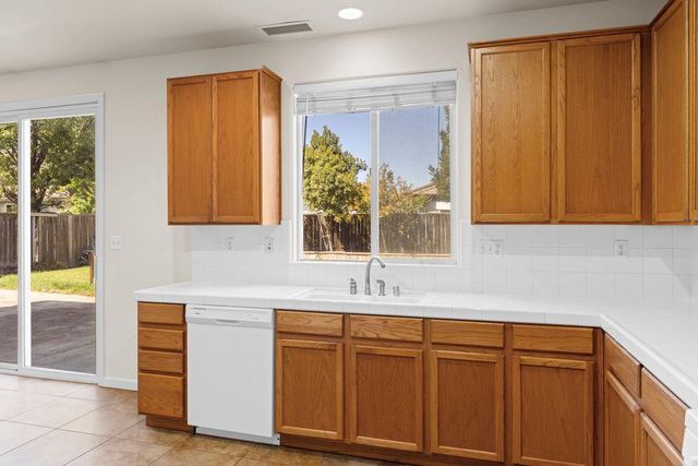 694 Devonshire Ln, Lincoln, CA 95648