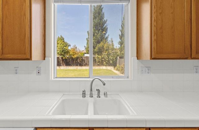 694 Devonshire Ln, Lincoln, CA 95648