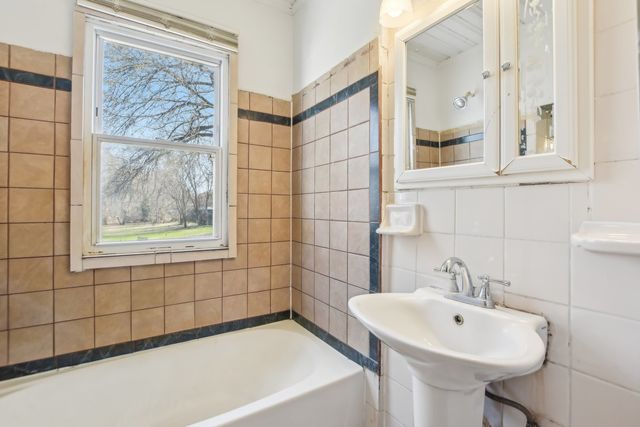 651 S Plum Grove Road, Palatine, IL 60067