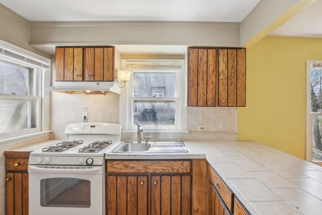 651 S Plum Grove Road, Palatine, IL 60067