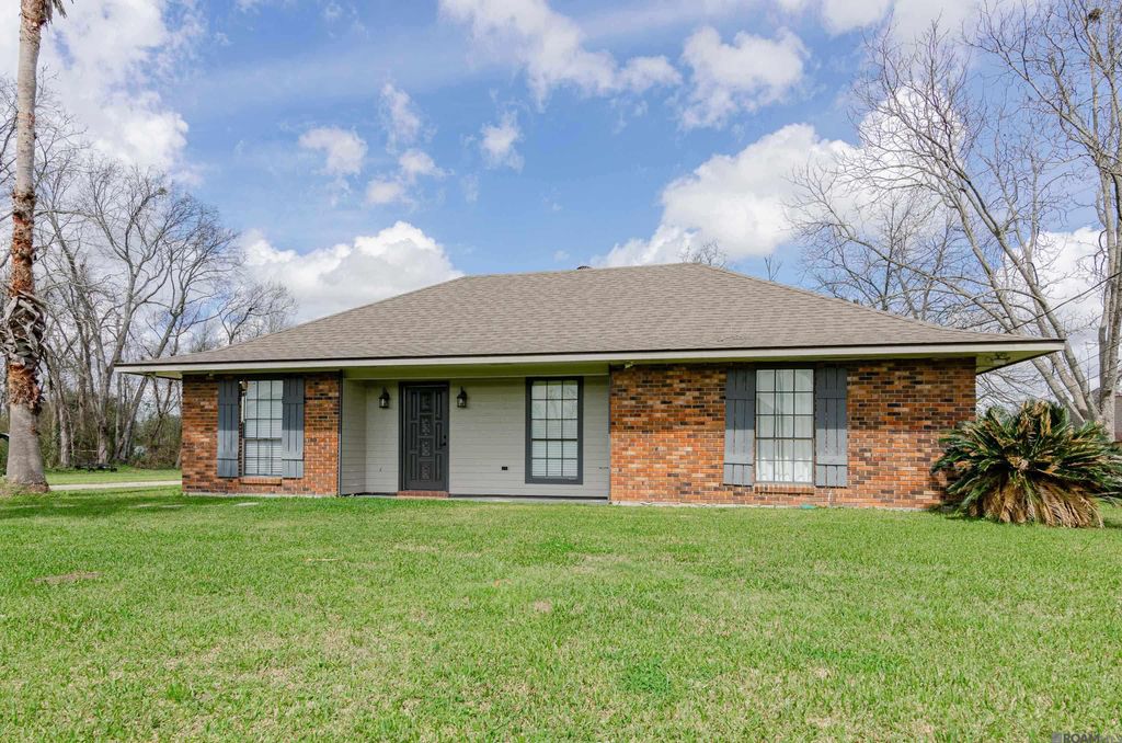4420 Parker Rd, Addis, LA 70710