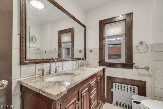 429 Palisade Ave, Cliffside Park Boro, NJ 07010