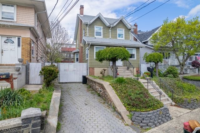 429 Palisade Ave, Cliffside Park Boro, NJ 07010