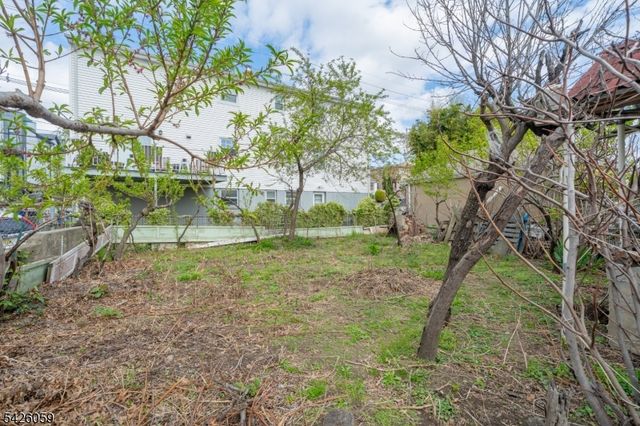 429 Palisade Ave, Cliffside Park Boro, NJ 07010