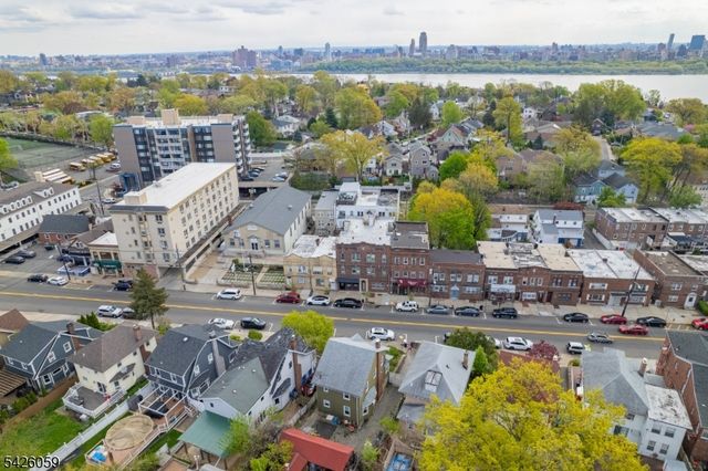 429 Palisade Ave, Cliffside Park Boro, NJ 07010