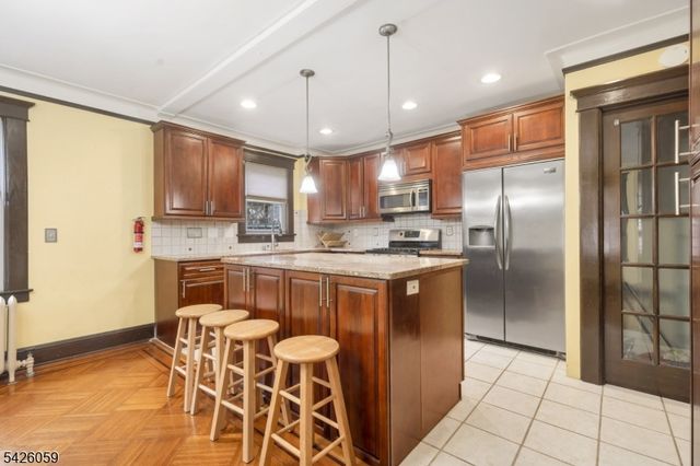 429 Palisade Ave, Cliffside Park Boro, NJ 07010