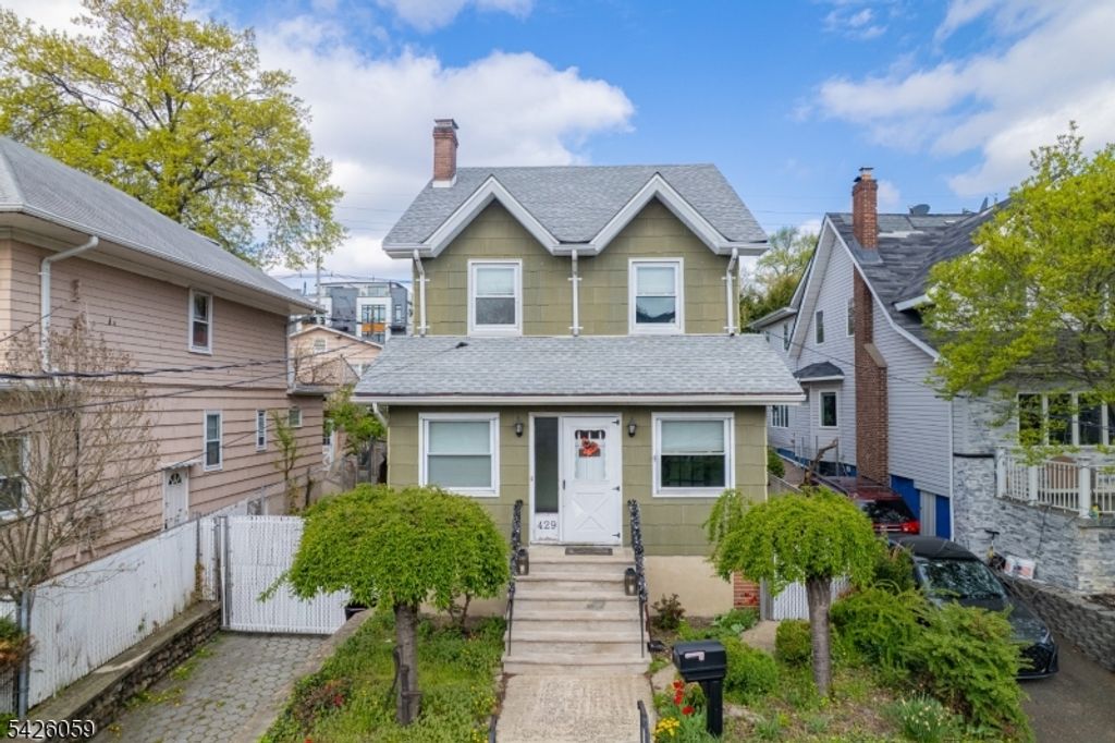 429 Palisade Ave, Cliffside Park Boro, NJ 07010