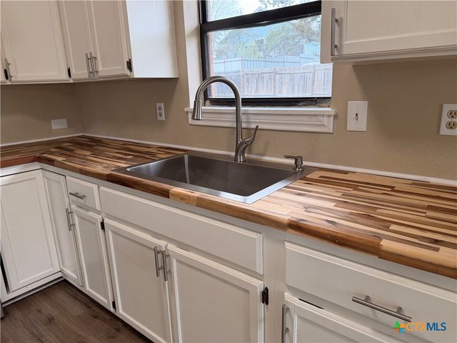 1616 Lonesome, Canyon Lake, TX 78133