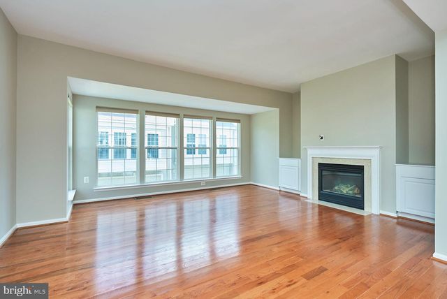 4100 FOUNTAINSIDE LN, Fairfax, VA 22030