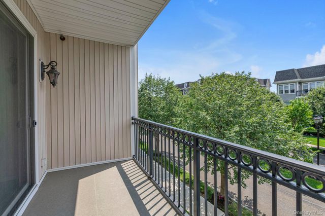 348 Trotting Lane, Westbury, NY 11590