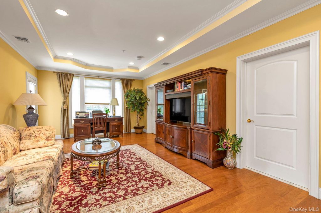348 Trotting Lane, Westbury, NY 11590 — photo 4