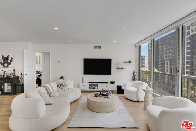 10747 Wilshire Boulevard 902, Los Angeles, CA 90024
