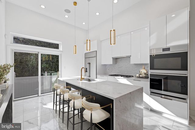 2130 SPRING ST, Philadelphia, PA 19103