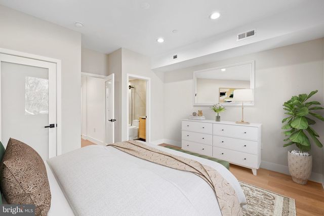 2130 SPRING ST, Philadelphia, PA 19103