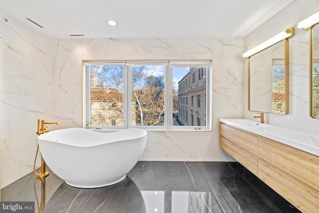 2130 SPRING ST, Philadelphia, PA 19103