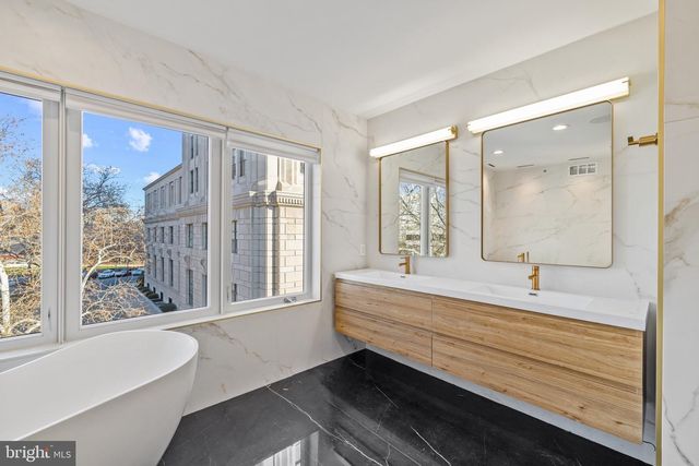 2130 SPRING ST, Philadelphia, PA 19103